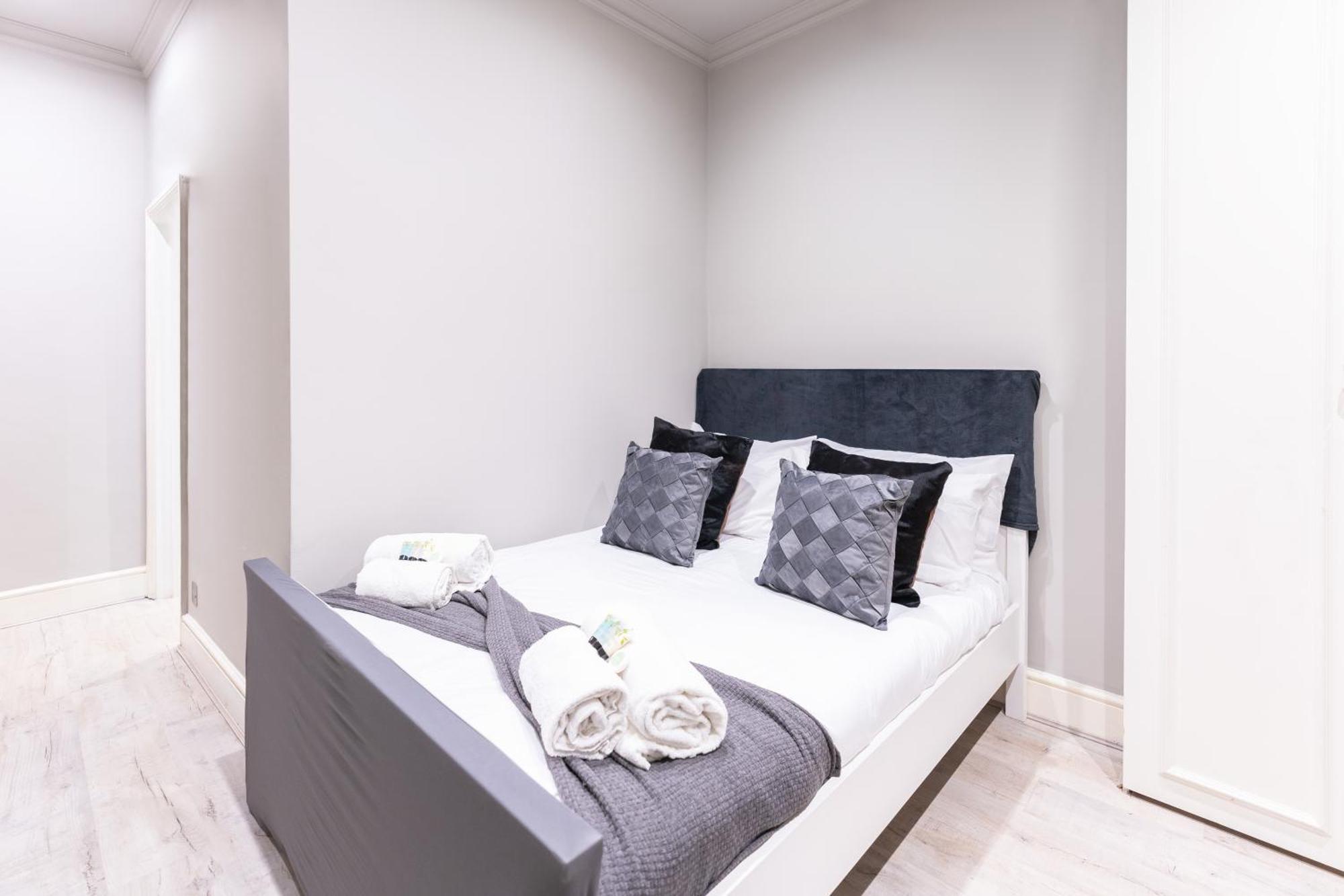 Luxury 3 Bedroom Flat With Balcony In Westbourne Park London Ngoại thất bức ảnh
